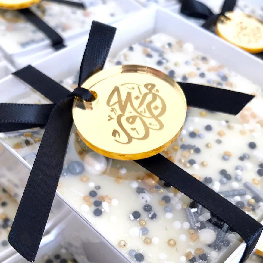 50x Personalized Engraved Clear Round Table Centerpiece Coin Tags For Wedding Engagement Baptism - 2
